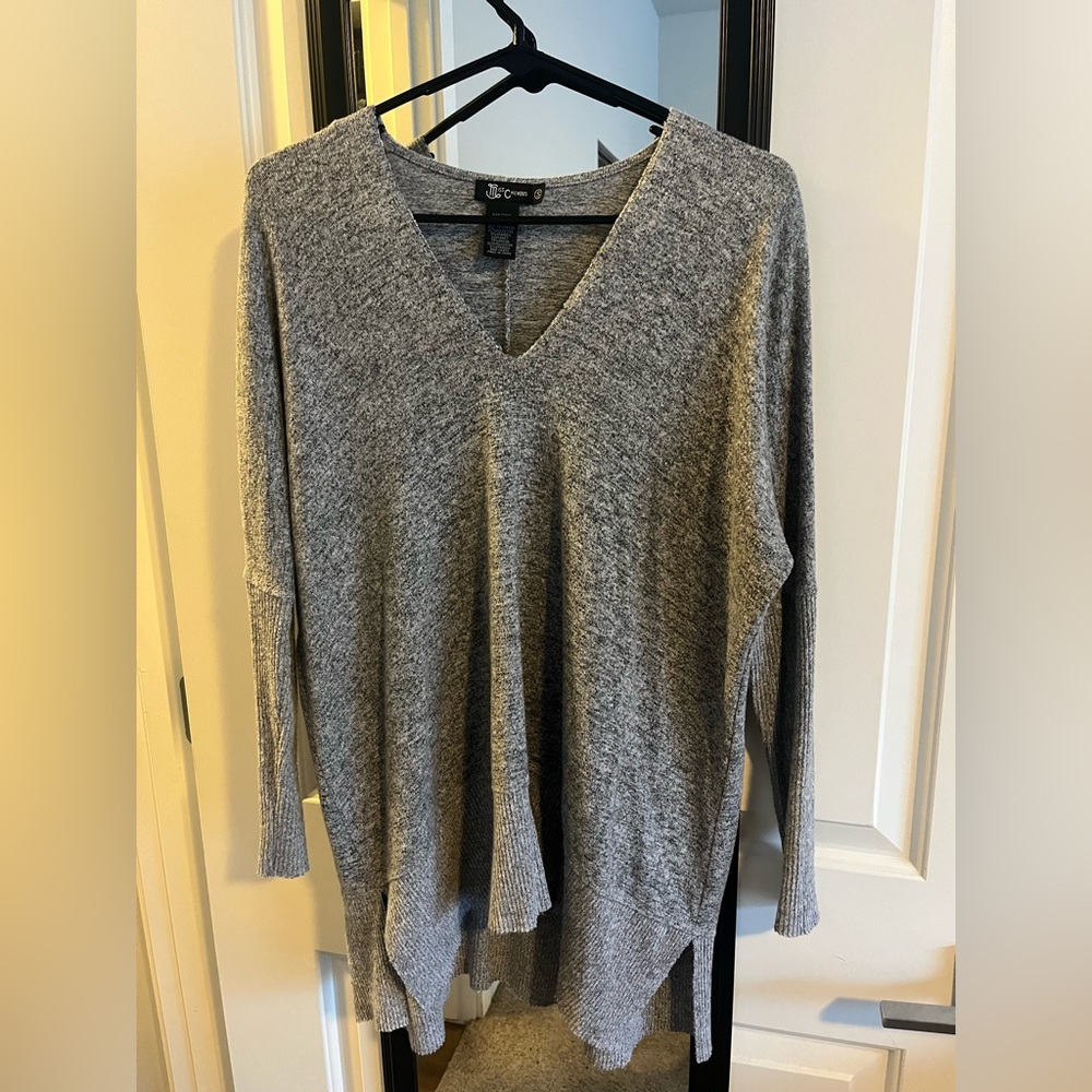 Gray long sleeve sweater, size S.